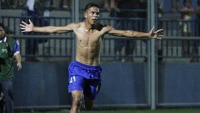 Jovem brasileiro diz ter recebido proposta leonina