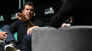 Luís Figo explica por que trocou o Barcelona pelo Real Madrid