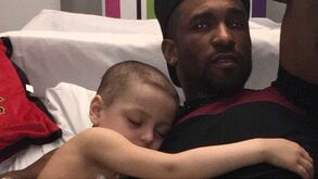 É impossível ficar indiferente a esta boa ação de Jermain Defoe 