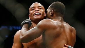 UFC 208: Anderson Silva volta às vitórias... quatro anos depois