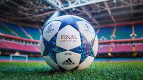 É com esta bola que Benfica e FC Porto vão jogar na Champions