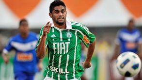 Luan utiliza PES para anunciar transferência