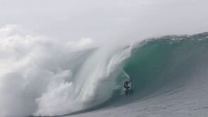 Tubo incrível de João Macedo nas ondas gigantes dos Açores