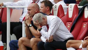 Wenger está metido numa embrulhada