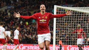 Ibrahimovic certeiro em mais um livre direto