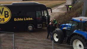 Autocarro do Borussia Dortmund teve de ser rebocado... por um trator
