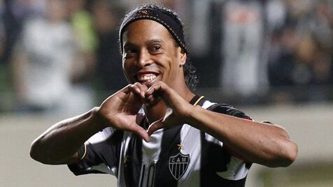 FIFA 17: Afinal <br />Ronaldinho Gaúcho está