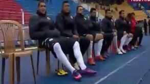 Quando o banco de suplentes são cadeiras de plástico