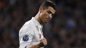 Cristiano Ronaldo 'fura' segurança para fazer criança cumprir sonho 