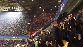 Adeptos do Benfica deram show ao intervalo... e não só