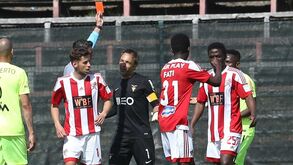 Leixões-Aves, 1-1: Quim expulso em jogo com decisões muito contestadas
