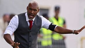 Irreverência para tentar travar líder