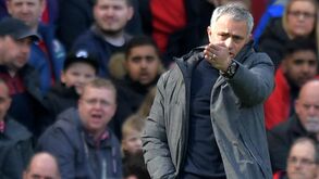 Mourinho: «Vamos tentar ganhar a Liga Europa e o quarto lugar»