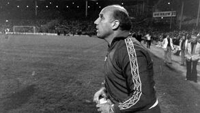 Antigo capitão e técnico do Liverpool morre aos 83 anos
