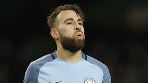 Nicolás Otamendi oferecido aos campeões europeus