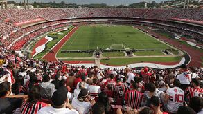 Adepto do São Paulo em estado grave após cair da bancada para o exterior do estádio