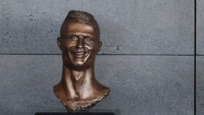 Escultor do busto: «Cristiano Ronaldo gostou, só mandou tirar umas rugas»