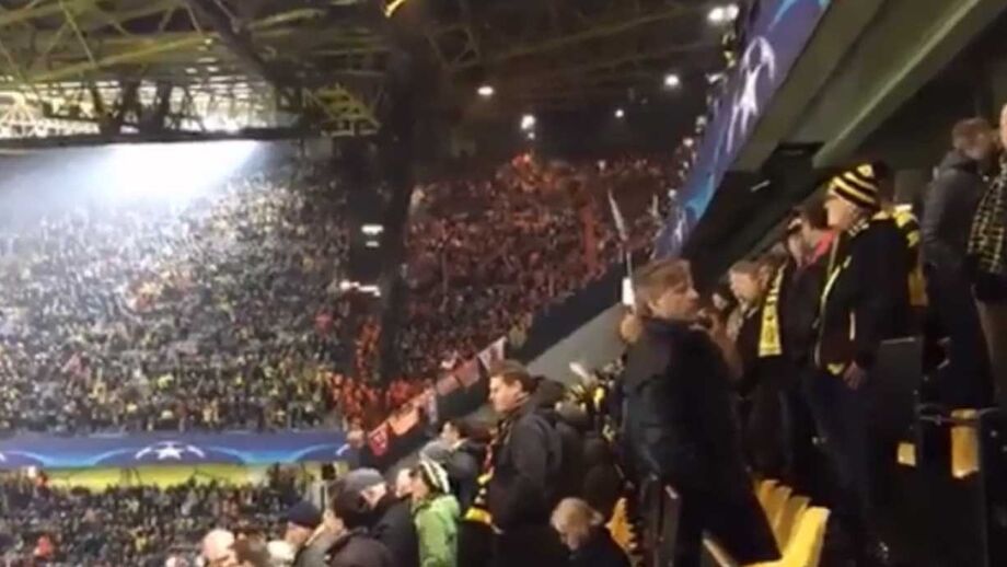 Ao intervalo do B. Dortmund-Benfica, os adeptos das águias voltaram a dar 'show', fazendo-se ouvir claramente no Signal Iduna Park