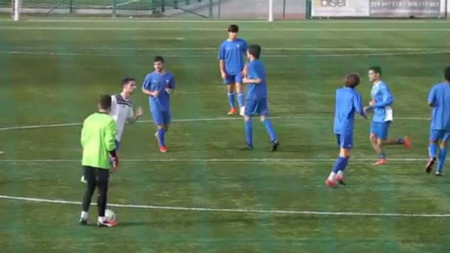 A equipa de sub-23 do Estoril lidera na 2.ª divisão da AF Lisboa mas existe uma grande particularidade