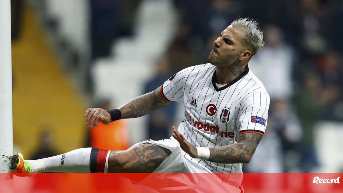 Ricardo Quaresma Besiktas Photos and Premium High Res Pictures