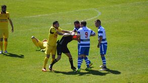 Jogador do Canelas agride árbitro no jogo com o Rio Tinto