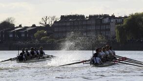 Oxford bate Cambridge na 163.ª edição da mítica regata londrina
