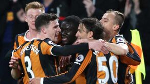 Hull City vence e deixa zona de despromoção