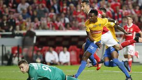 A crónica do Benfica-Estoril, 3-3: Tanta asneira junta