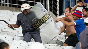 Detidos 26 adeptos do Universidad do Chile por desacatos frente ao Corinthians