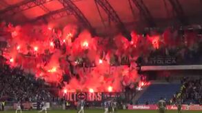 Quando a claque do Legia Varsóvia se zanga é isto que acontece