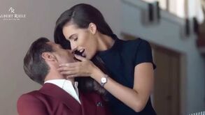 Romance entre Celia Jaunat e Krychowiak 'salta' para a publicidade
