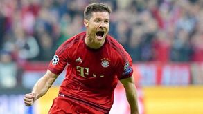  Xabi Alonso nunca mais esqueceu o dia em Cristiano Ronaldo voltou a Old Trafford
