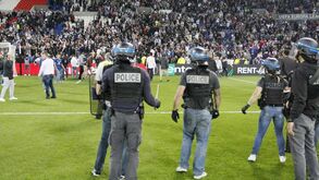 Graves confrontos entre adeptos antes do Lyon-Besiktas