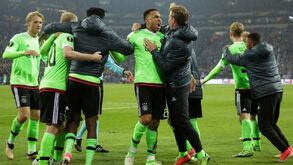 Ajax assegura passagem no prolongamento e com um jogador a menos