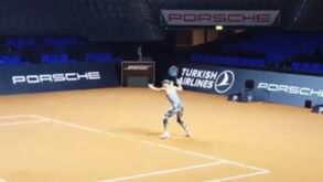 Sharapova está de regresso aos courts