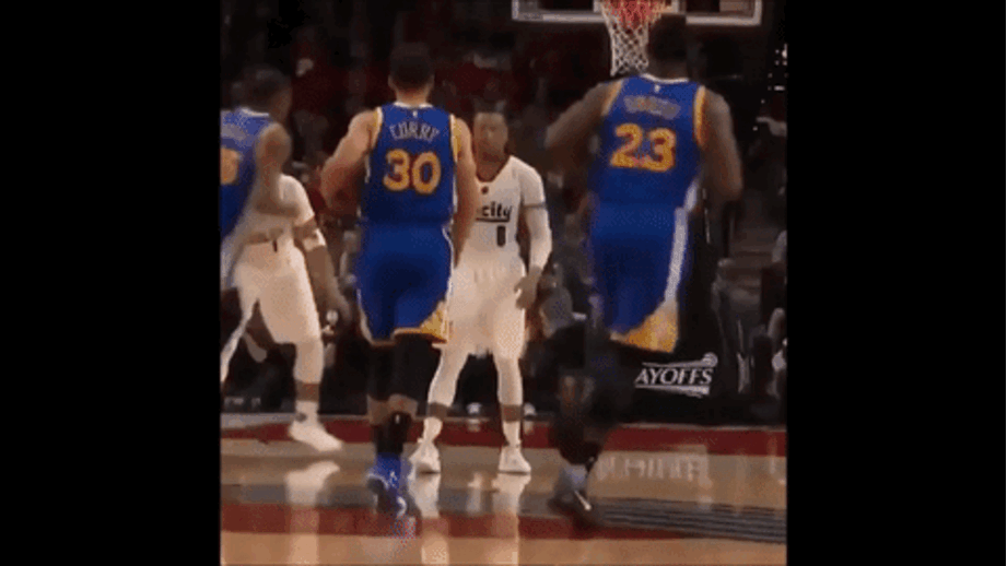 Curry voltou a mostrar toda a confiança que tem no seu lançamento longo