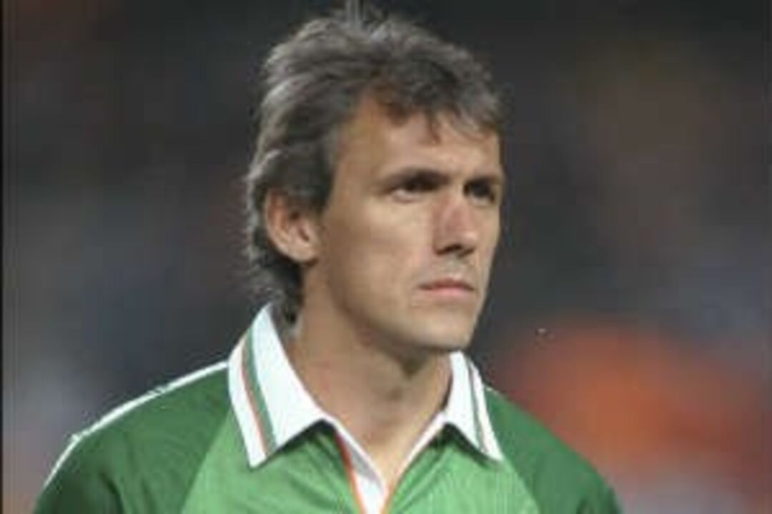 Tony Cascarino critica estratégia ultradefensiva de José Mourinho