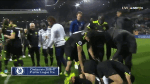 Diego Costa celebrou o título com umas palmadas em... John Terry