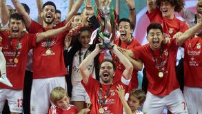 Benfica goleia Burinhosa e conquista a Taça de Portugal