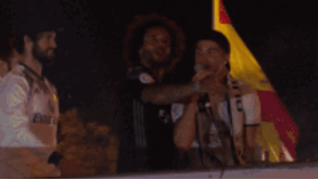 Cristiano Ronaldo deu show a cantar com Carvajal