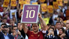 O agradecimento sentido da Roma ao 'eterno capitão' Totti