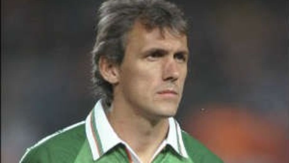 Tony Cascarino critica estratégia ultradefensiva de José Mourinho