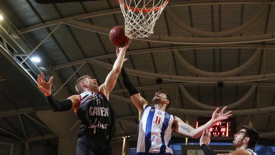 FC Porto triunfa em Ovar e apura-se para as 'meias' do playoff