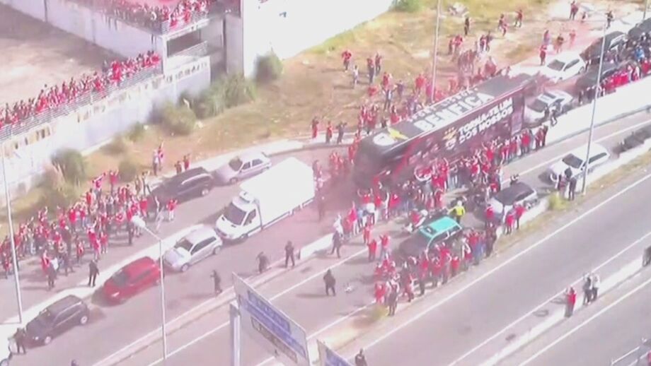 Imagens da BTV mostram um mar de gente e... excesso de fumo
