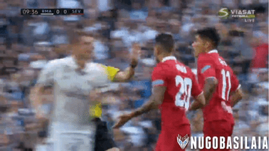 Decorria o minuto 10 do jogo entre Real Madrid-Sevilha, quando Nacho marcou um livre direto à entrada da área