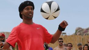 Ronaldinho: «Cristiano merece todos os prémios»