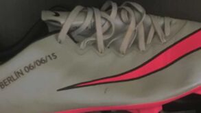 Há algo nestas botas de Dani Alves que está a tirar os adeptos da Juventus do sério