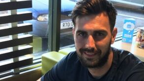 Clube da sexta divisão inglesa anuncia novo jogador… no McDonalds