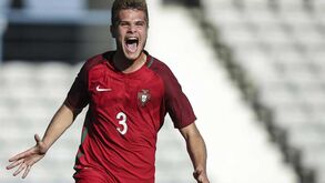 Central Diogo Queirós renova com FC Porto até 2021