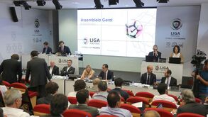 Dirigentes voltam a poder comentar em programas televisivos